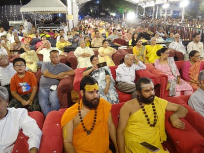 Rishikesh News Kumar Vishwas said Ramayana teaches us to face challenges rather than avoid them