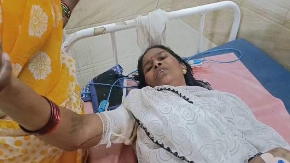 A man attacked his wife, daughter and son with an ax in Korba