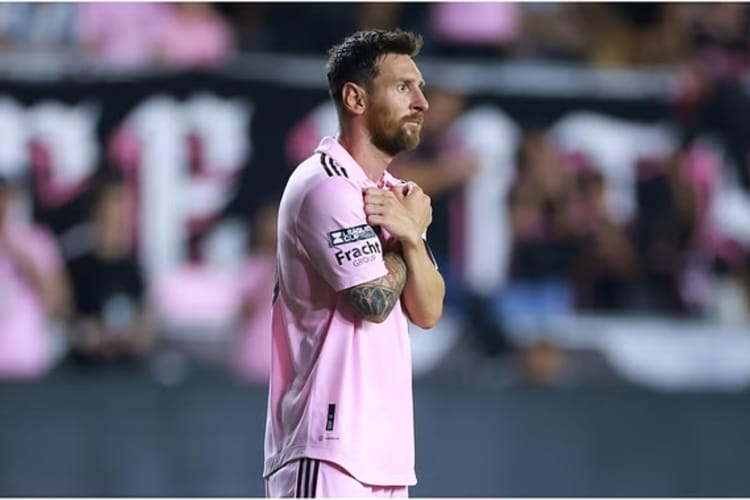 Messi India Tour: मेसी के भारत दौरे का इंतजार होने वाला है खत्म, कोलकाता हवाई अड्डे पर आधी रात जुटे हजारों फैन