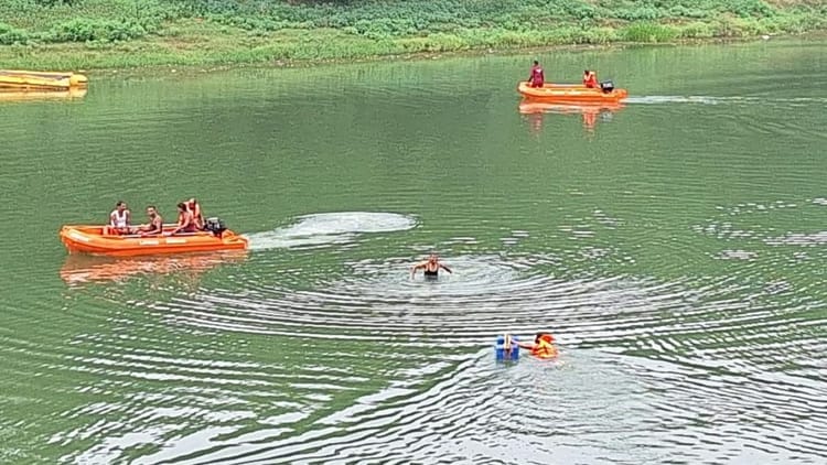 Jagdalpur: बाढ़ आपदा से बचाव के लिए किया गया मॉकड्रिल, कलेक्टर ने तैयारियों का लिया जायजा