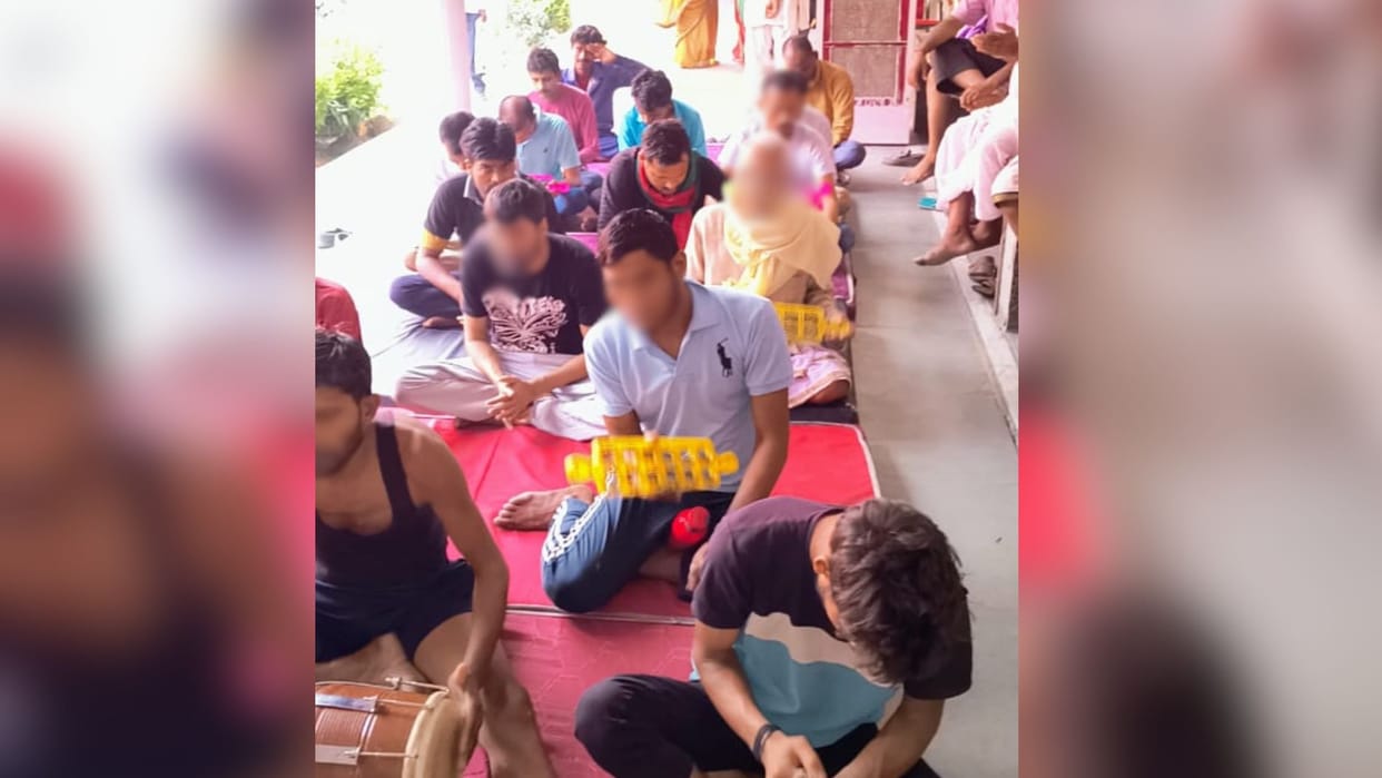 Treatment done through Bhajan Kirtan in mental hospital varanasi