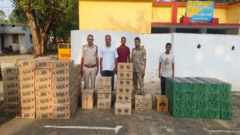 Marwahi police seized illegal liquor being brought from Madhya Pradesh to Chhattisgarh.