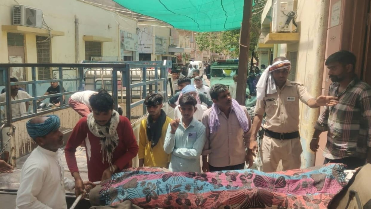 Rajasthan Wife could not bear shock of husband death Bikaner Committed suicide jumping into pond with child