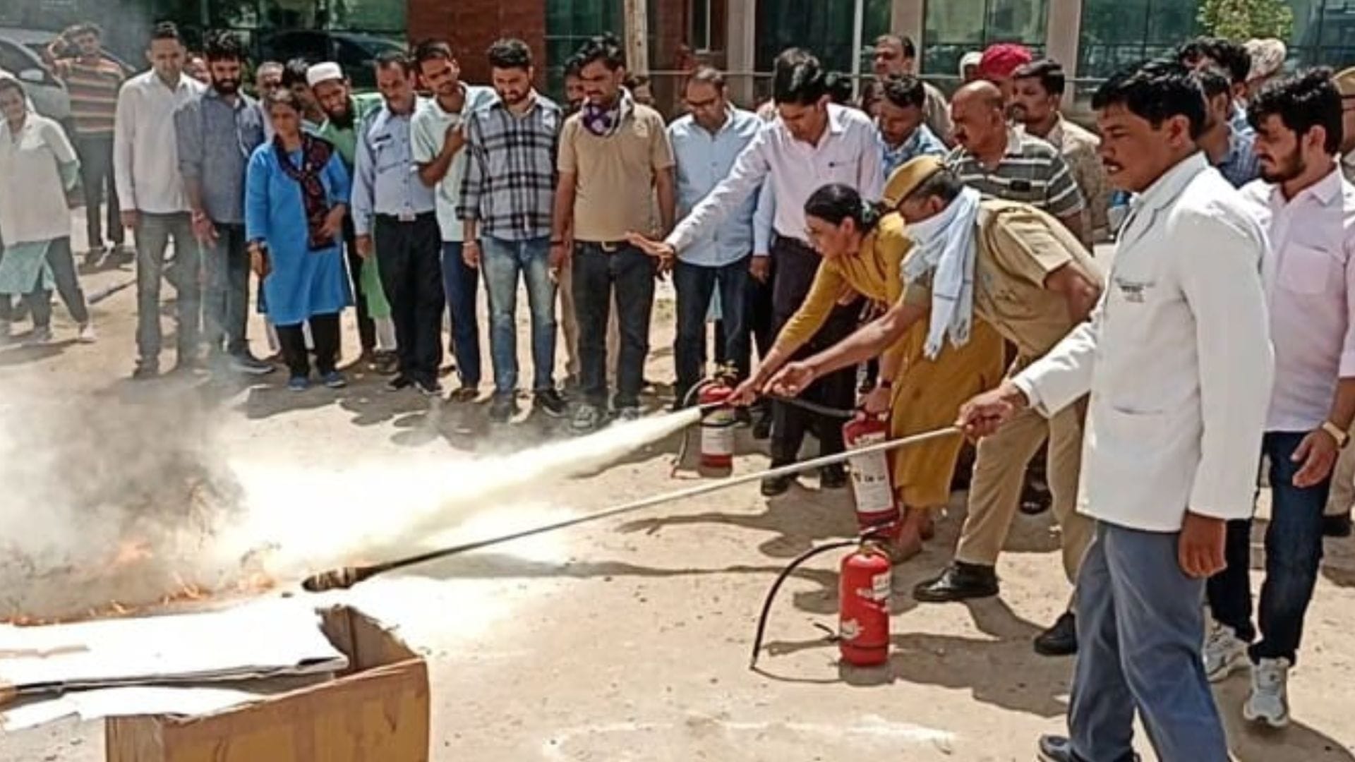 सुपर स्पेशलिटी ब्लॉक में अचानक बजा फायरिंग सायरन