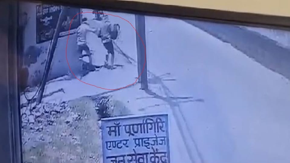 Finance company employee robbed of Rs 5.5 lakh
