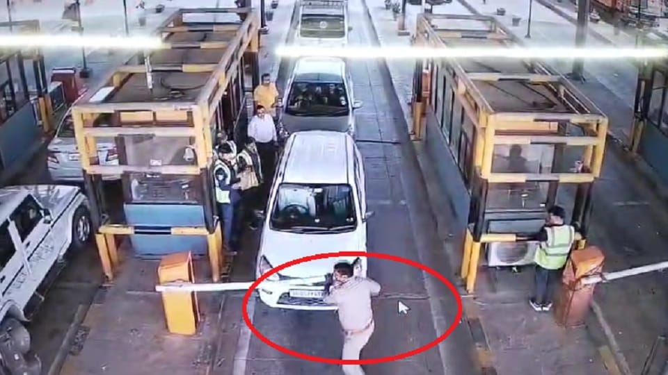 Policeman assaulted employees for demanding fee at Luharli toll plaza
