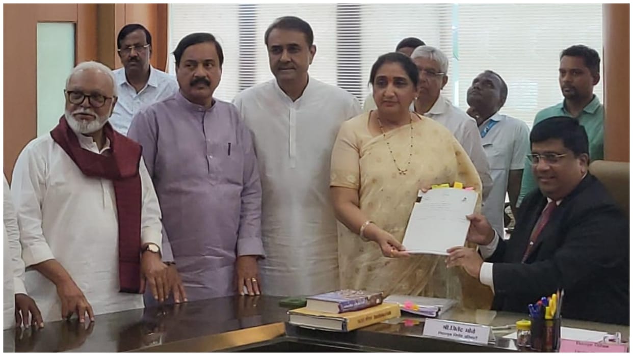 Sunetra Pawar visits Modibaug, fuels speculation she met Sharad Pawar