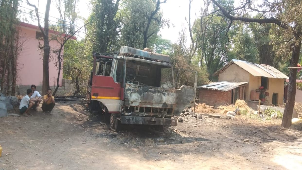 The compressor of the vehicle that came to install a hand pump in Tangroti caught fire, causing a loss of four