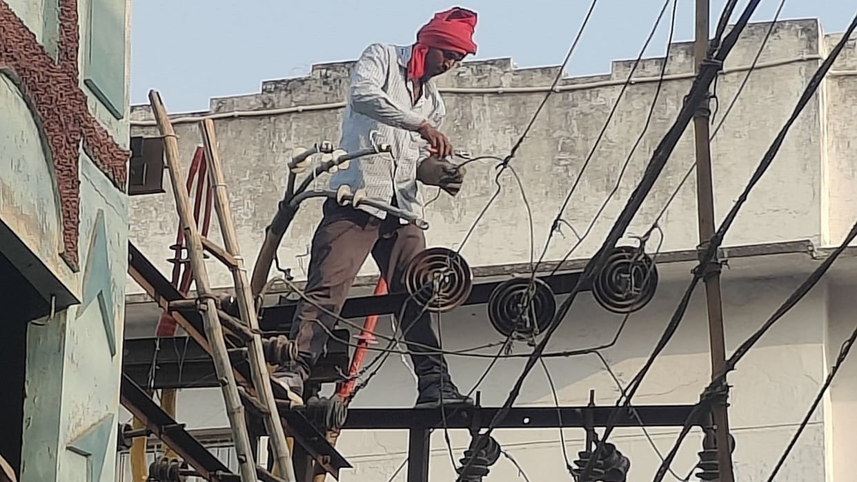 Power cuts in Varanasi increased trouble due to heat in varanasi