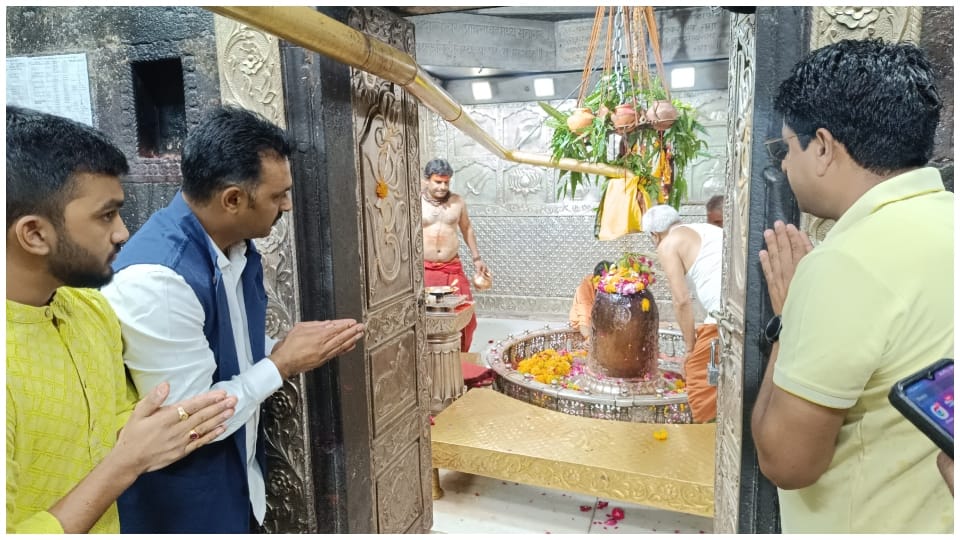 Ujjain Mahakaleshwar Mandir: Union Minister of State Kamlesh Paswan visited Baba Mahakal
