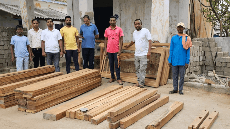 Forest department action against illegal 86 pieces of wood recovered in Sukma
