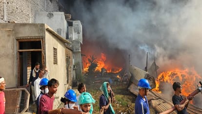Fire broke out in 17 warehouses in rudrapur