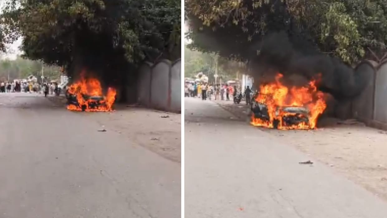 car caught fire in Sonbhadra driver saved his life by jumping out