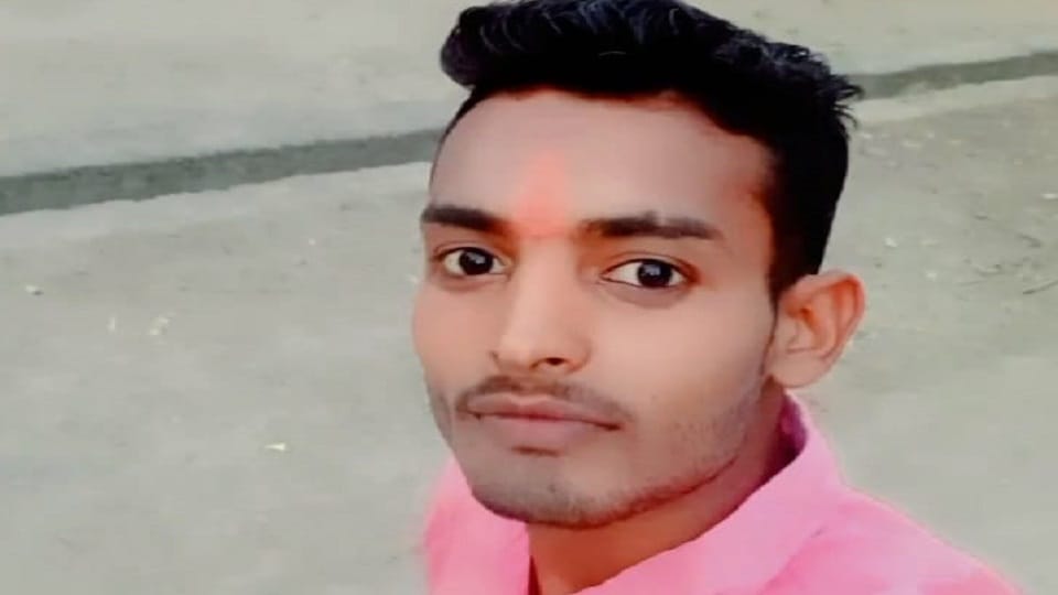A man beaten to death with a sharp weapon in a love affair his girlfriend called him to the farm in kanpur