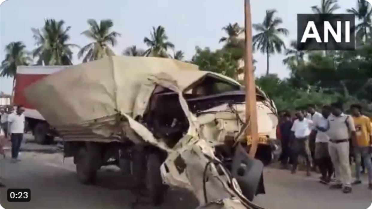 Andhra Pradesh: Lorry collides with mini container while overtaking tractor, some people died, several injured