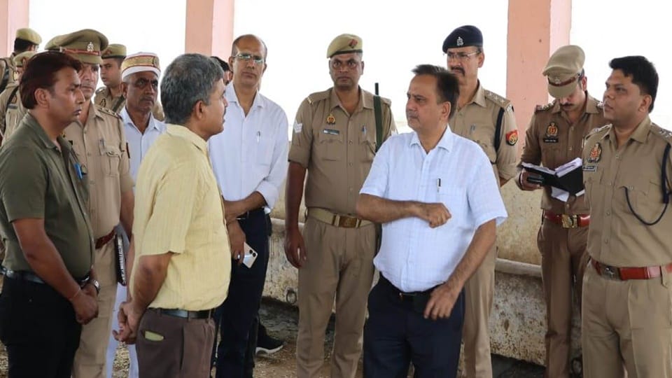 UP: Case filed against those who buried live bovine animals in Amroha, Executive Officer suspended