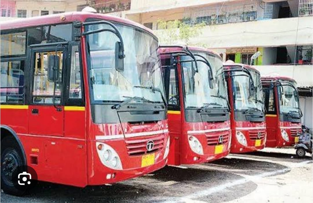 Bhopal: Driver-conductors angry over non-deposit of PF amount, hold wheels of 150 city buses
