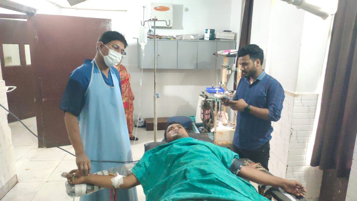 Bihar Crime: A youth sleeping on roof in Bhojpur was injured by a bullet, admitted to a private hospital