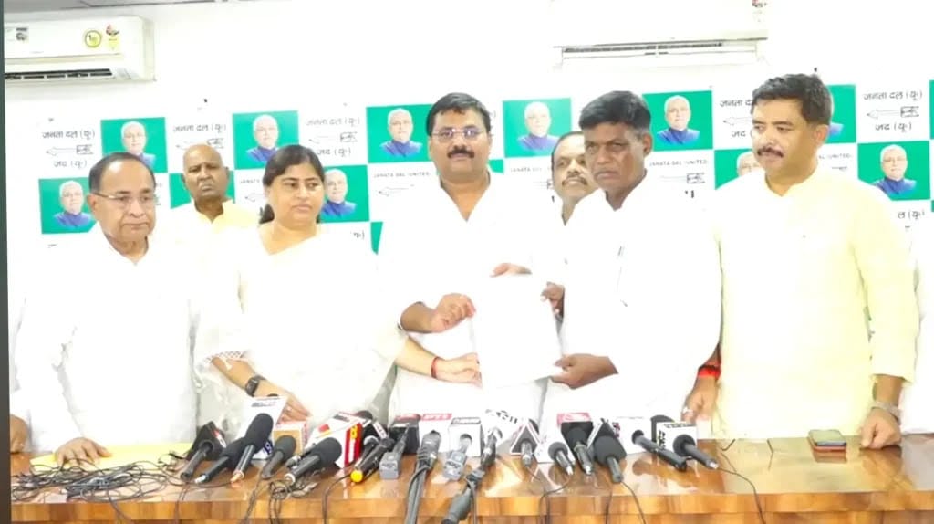 Bihar News: JDU fields candidate Kaladhar Mandal from Rupauli Assembly; Nitish Kumar, Bima Bharti