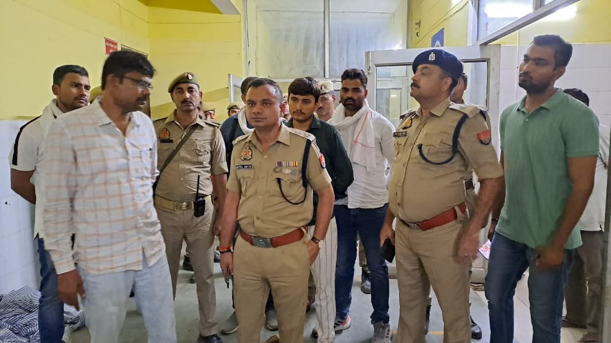 Three miscreants who robbed a bullion trader arrested, injured after being shot in the leg during the encounte