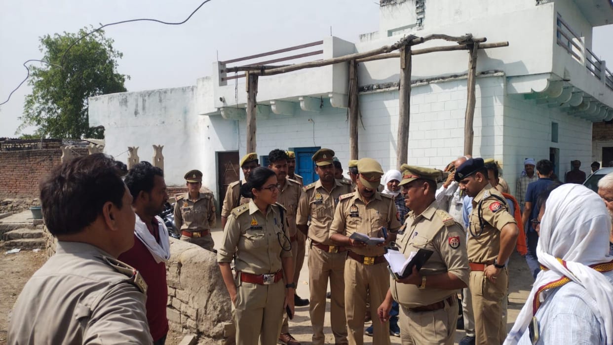 There was rapid firing on father and son working in the fields, son died, there was a dispute on Holi.