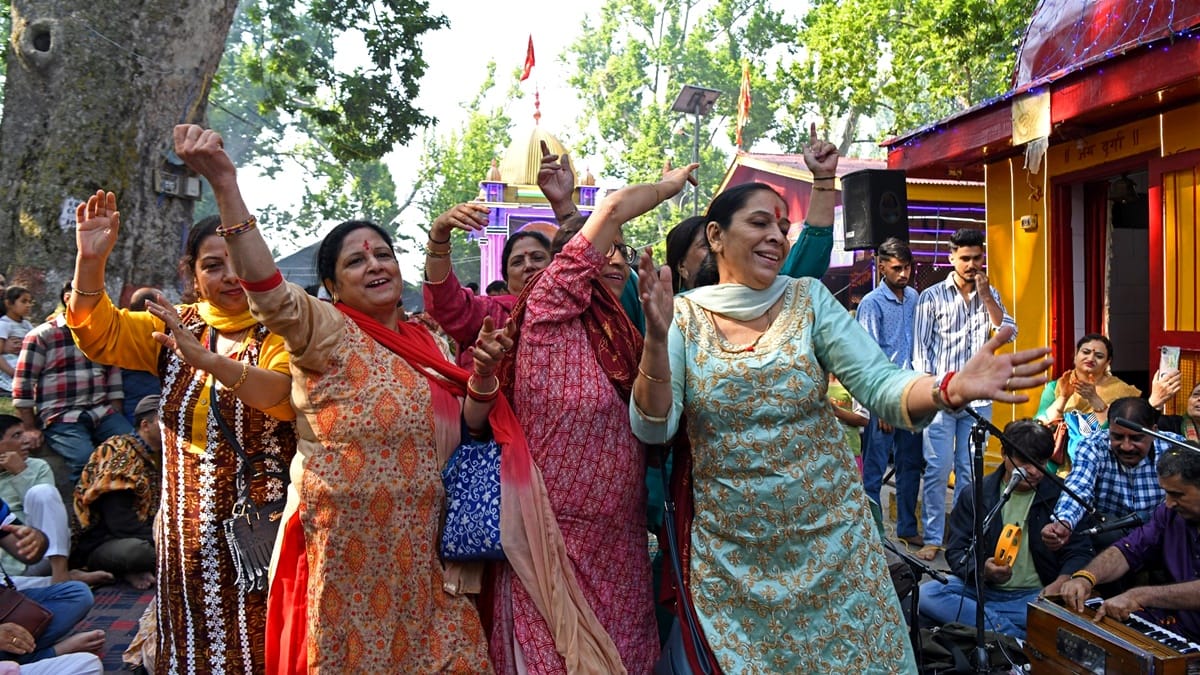 Kheer Bhawani Mela Photos :  Kheer Bhawani Temple in Kashmiri Pandits Pray for Return to Kashmir