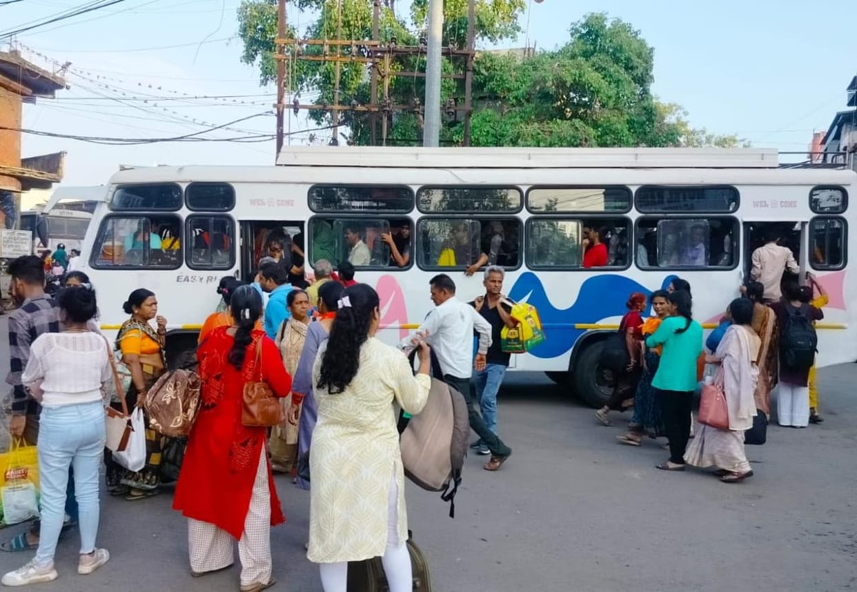 Indore: Indore buses housefull, traffic jam on Khandwa road also due to Pandit Mishra's story in Aankareshwar