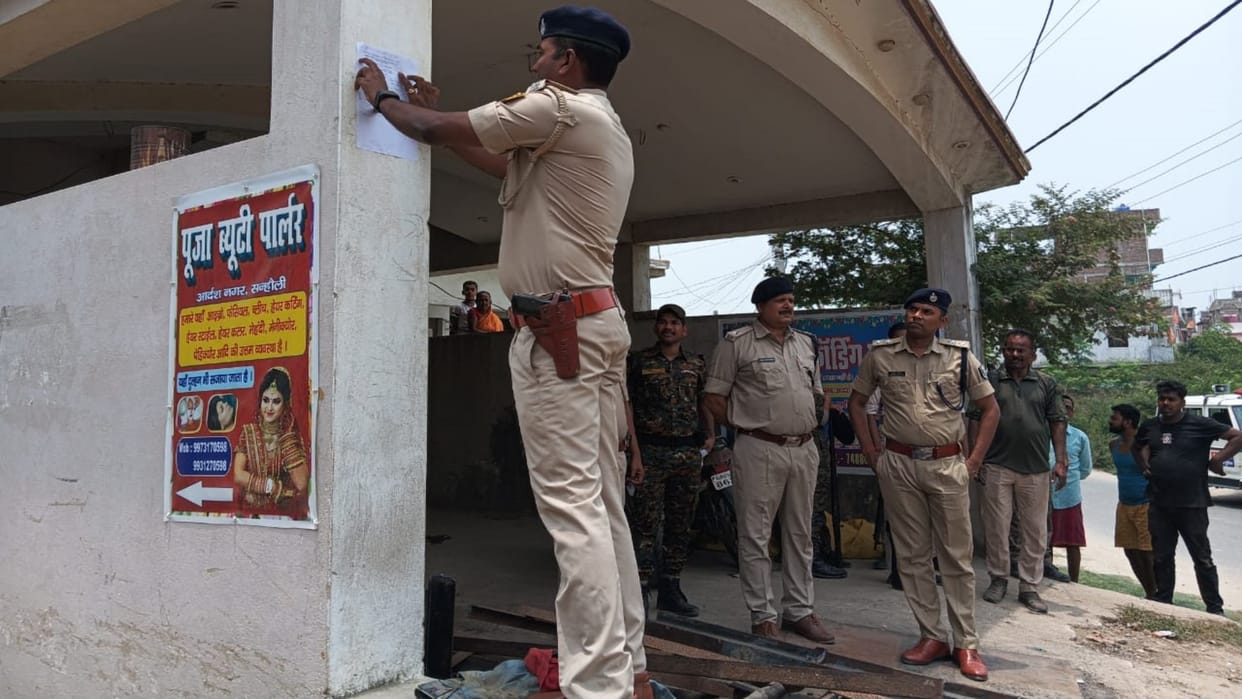 Nitish murder case: Police pasted posters at houses of 5 absconding accused including former Mukhiya's husband