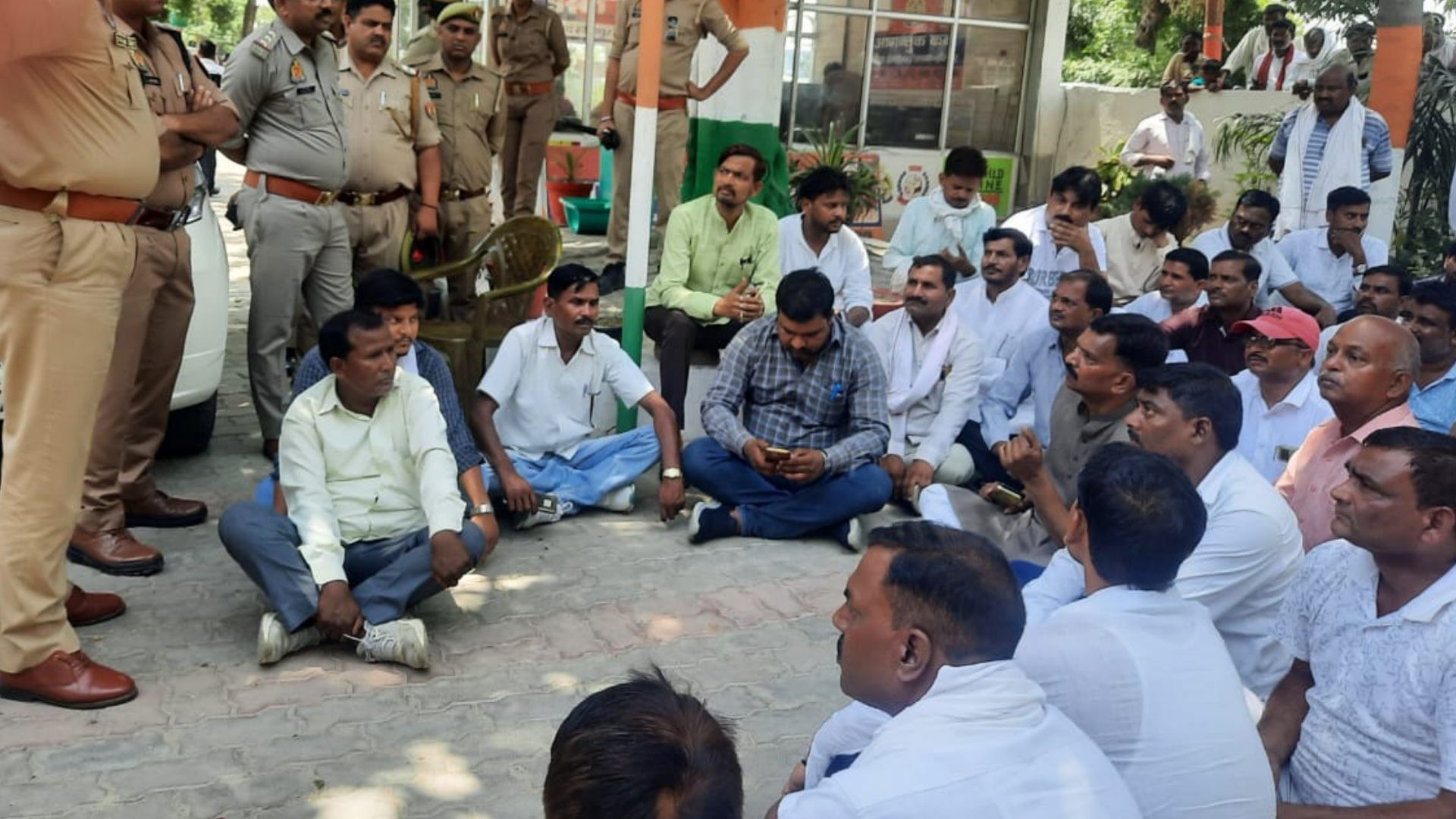 Mp Rakesh Rathore Sit On Dharna To Against Taking Muslim Men In Custody