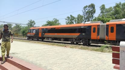 Smoke arose from a spark in the wheel of the Lucknow-Chandigarh Express, many passengers jumped off the train