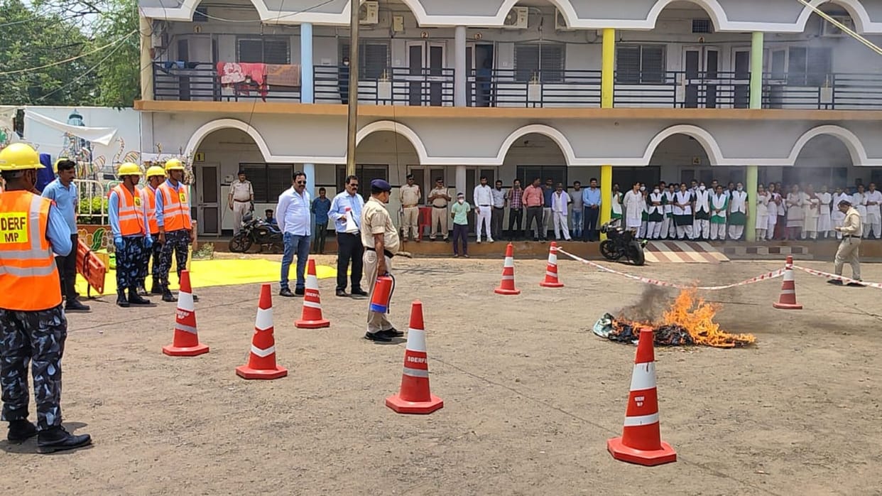 The hospital workers kept watching, on the other side the fire brigade workers kept extinguishing the fire