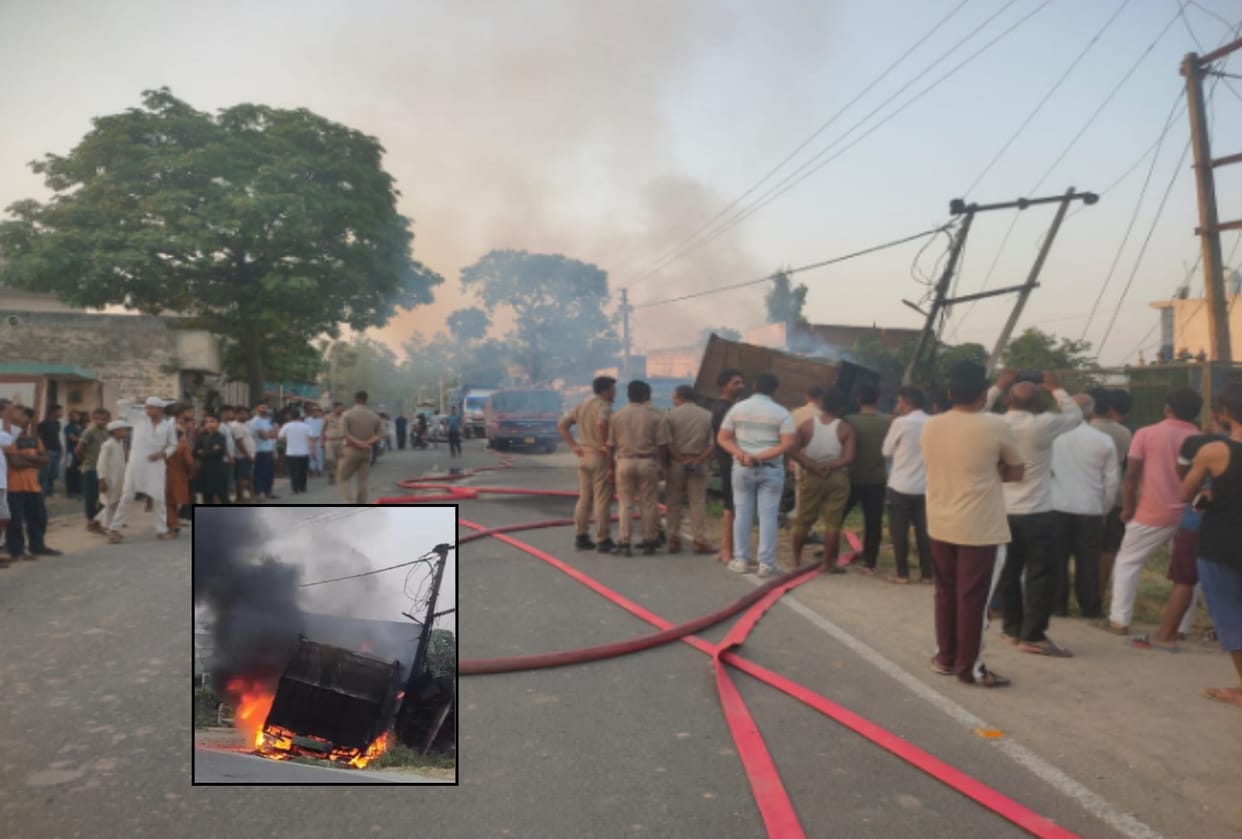 Saharanpur: Truck collided with transformer, caught fire, fire brigade brought it under control