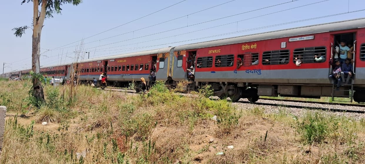 Smoke arose from a spark in the wheel of the Lucknow-Chandigarh Express, many passengers jumped off the train