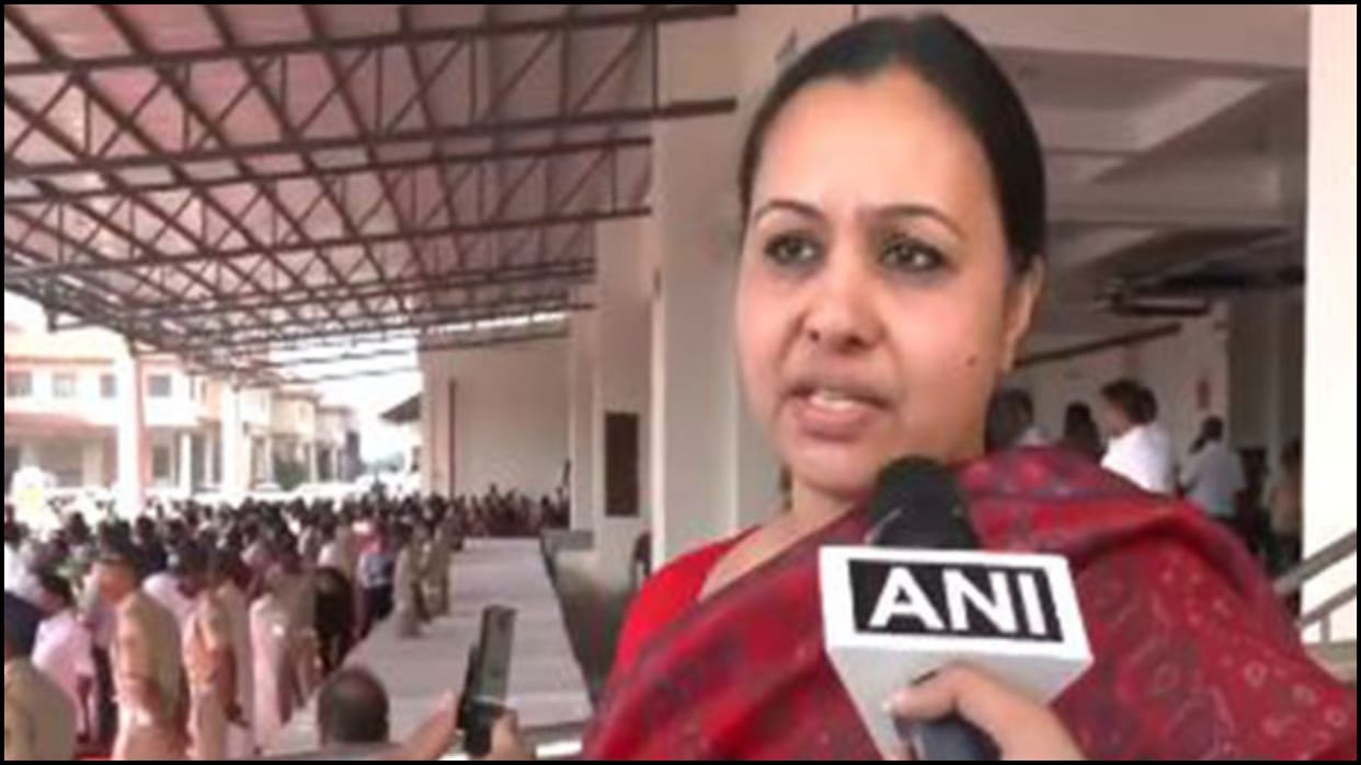 Congress criticises Centre denial of permission to Kerala minister to visit Kuwait news in hindi