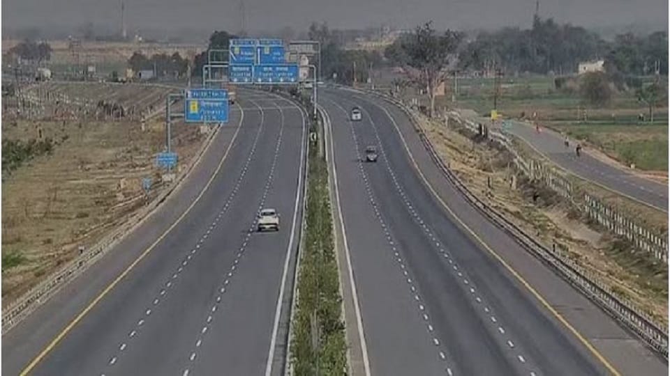Yamuna Expressway Declared 'No Protest Zone' in Mathura, Demonstrations Prohibited