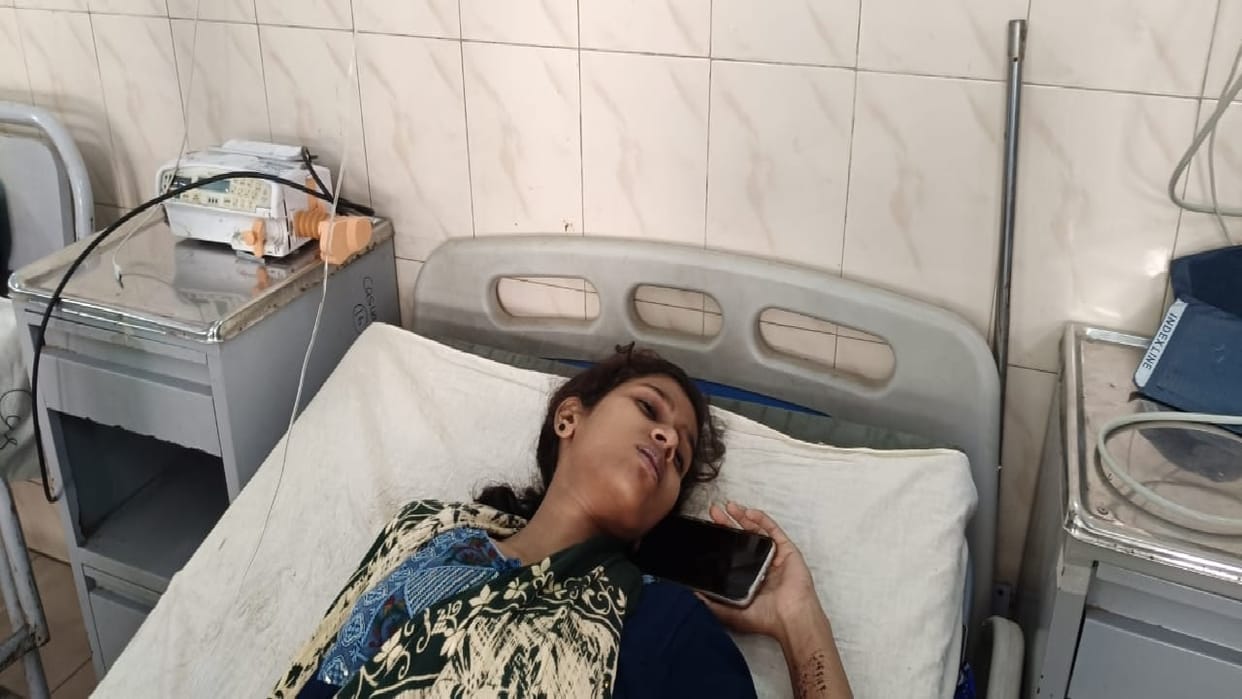 girl from Gorakhpur in UP cut her vein in roadways bus, case of love affair