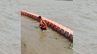 Ayodhya: Two drowned while bathing in Saryu river, water police is searching Two people get drowned in Sarayu river in Ayodhya.
