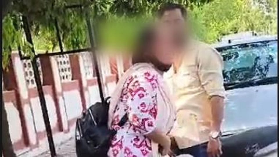Girl has scuffle with her lover on the middle of the road serious allegations made