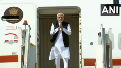 भारत लौटे प्रधानमंत्री नरेंद्र मोदी