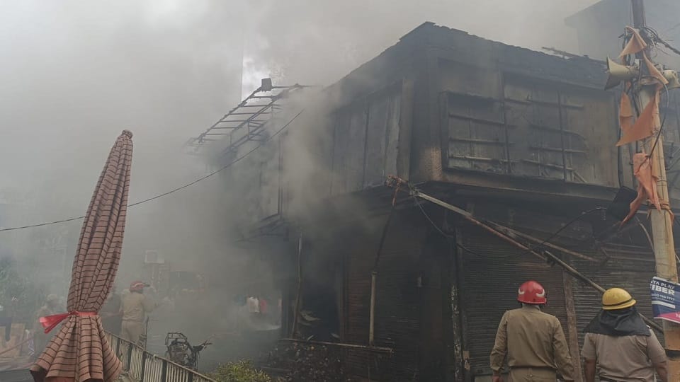 Fire broke out in a shop in Vasant Vihar Market
