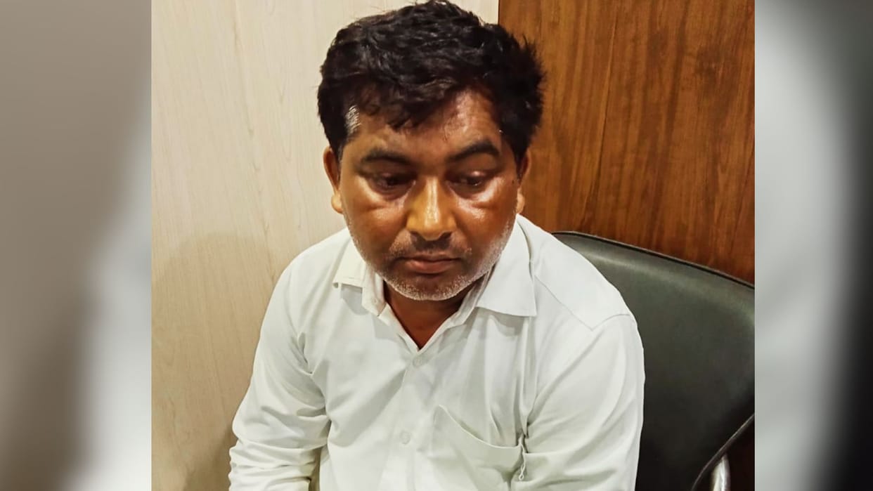 anti corruption team arrested Lekhpal for taking bribe of one lakh in Azamgarh