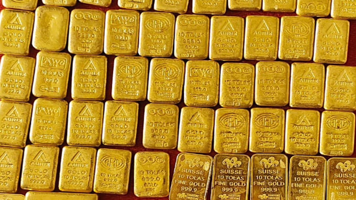 price of gold will be $1111 per ten grams in a year, effect of rising tensions between countries and inflation