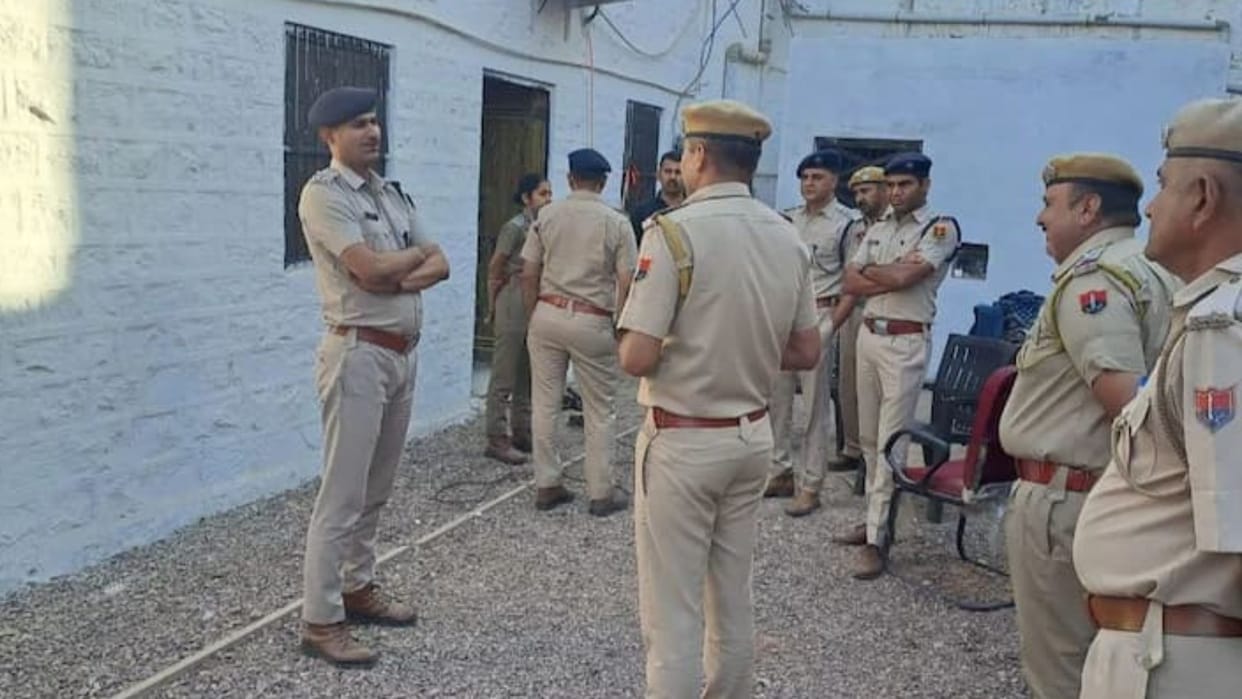 A woman stole jewellery worth lakhs from her in-laws' house