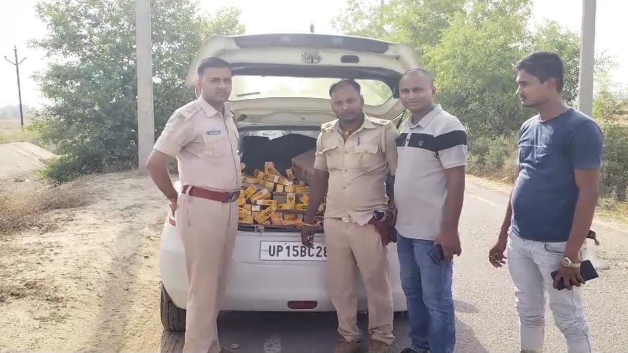 Kaimur: A car full of liquor fell into canal while excise department was chasing it; one smuggler arrested