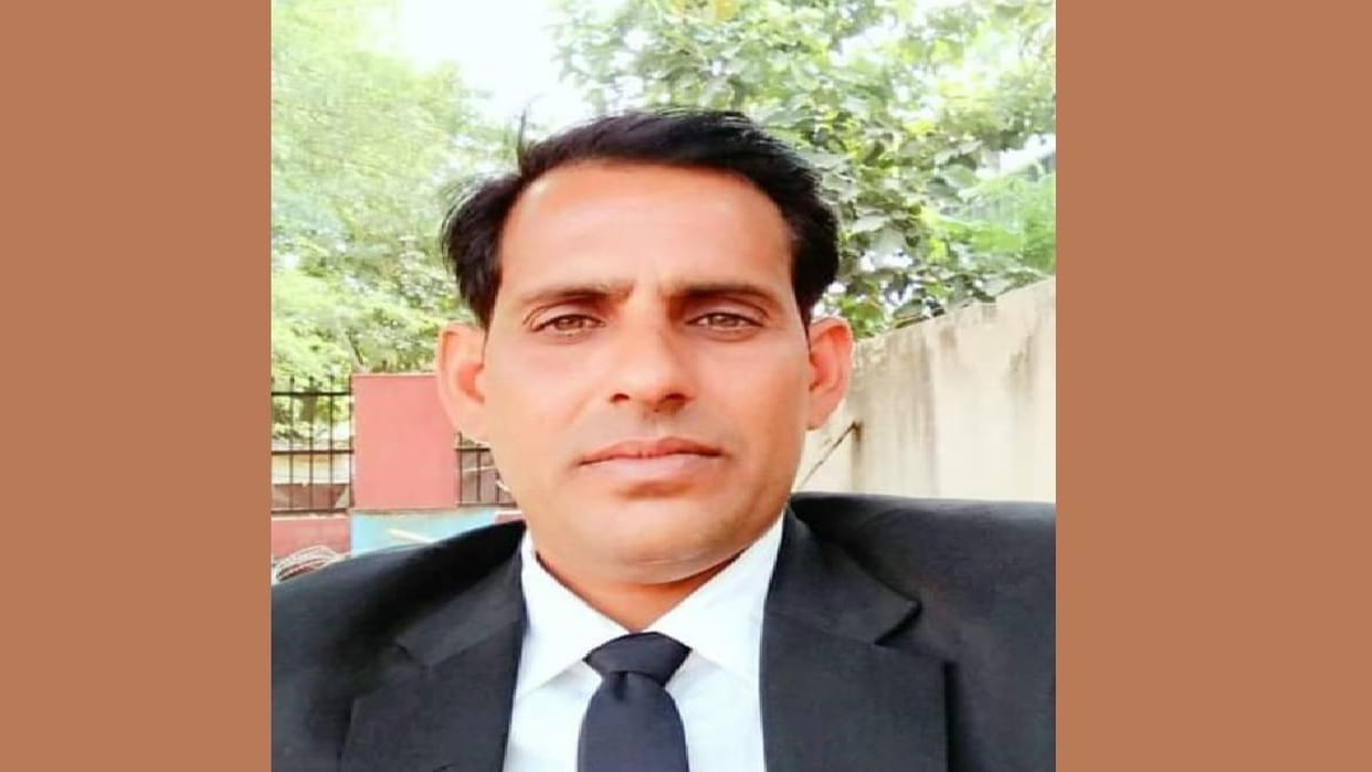 Advocate travelling in Brezza died after being hit by a dumper in Narnaul