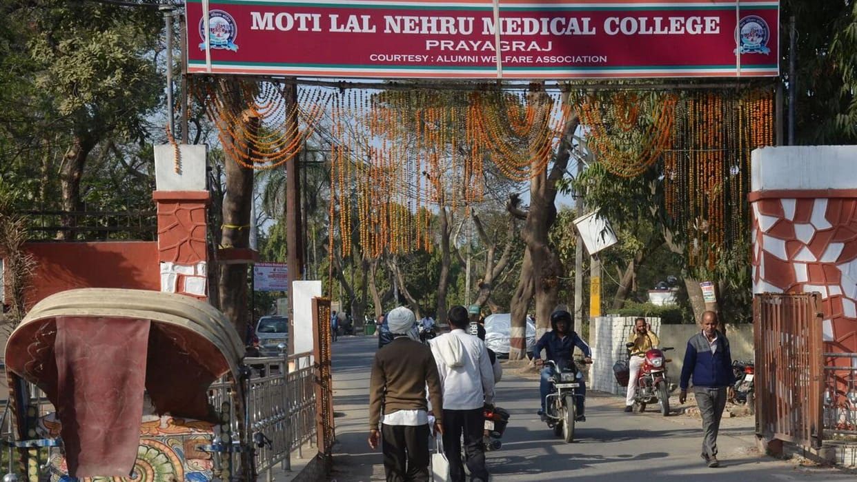 52 students of Radiology will not be able to take the exam for two months, action will be taken in case of in