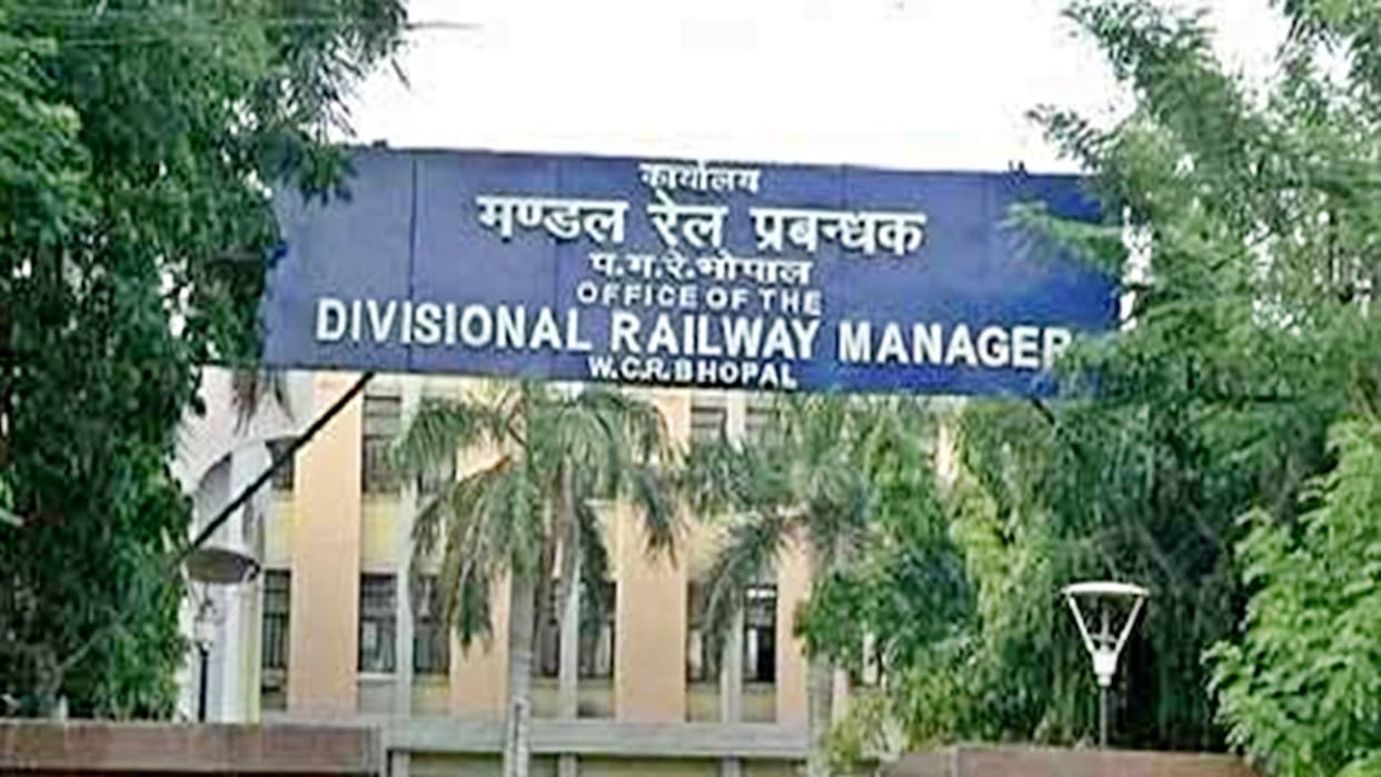 trains cancelled due to doubling between Bhopal division stations routes of 13 will remain changed