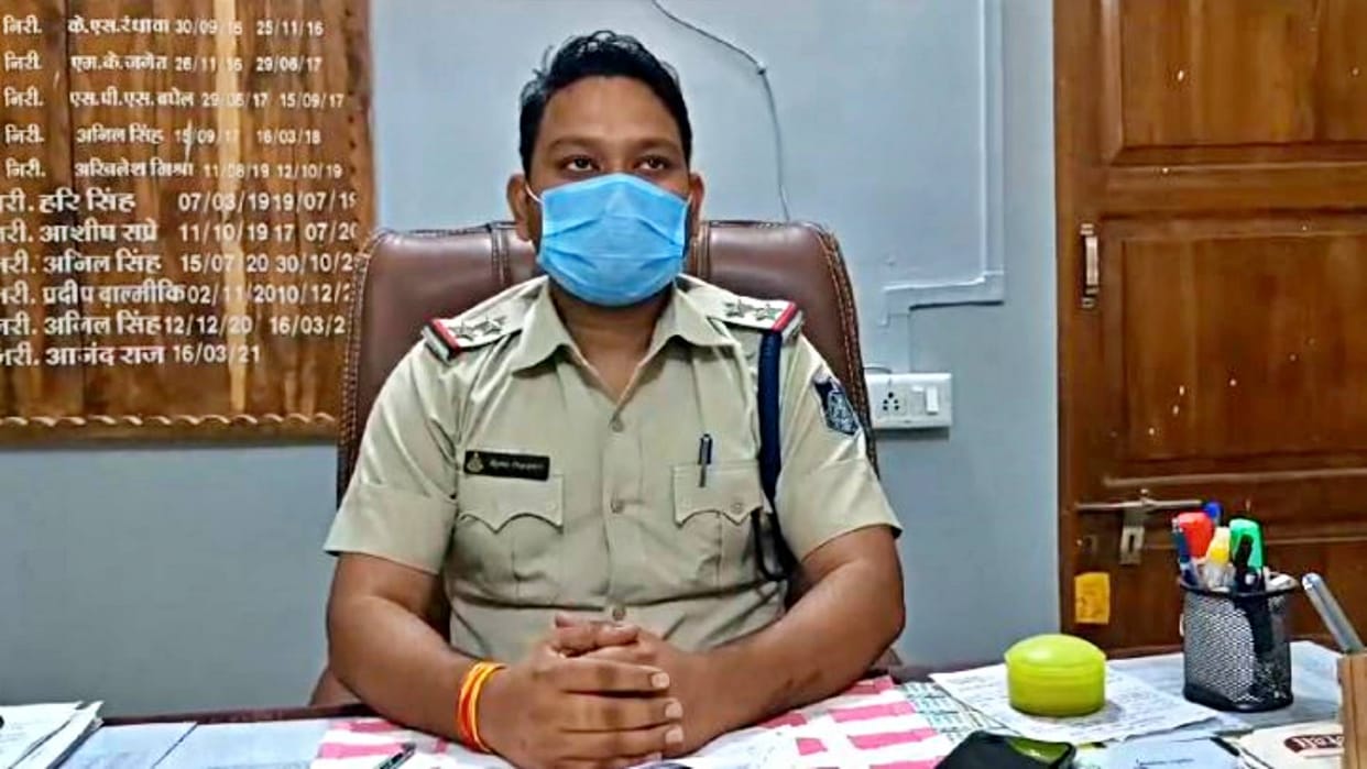 Sagar Crime Rahatgarh police seized 60 boxes of illegal liquor worth Rs 3 lakh smuggler arrested