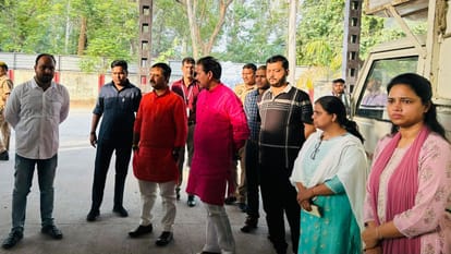 Kuwait fire tragedy Business dream of Praveen madhav singh in varanasi remained unfulfilled funeral at Manikar