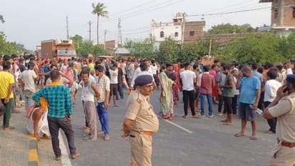 Begusarai News: Farmer died due to electric shock in field, people protest against electricity department